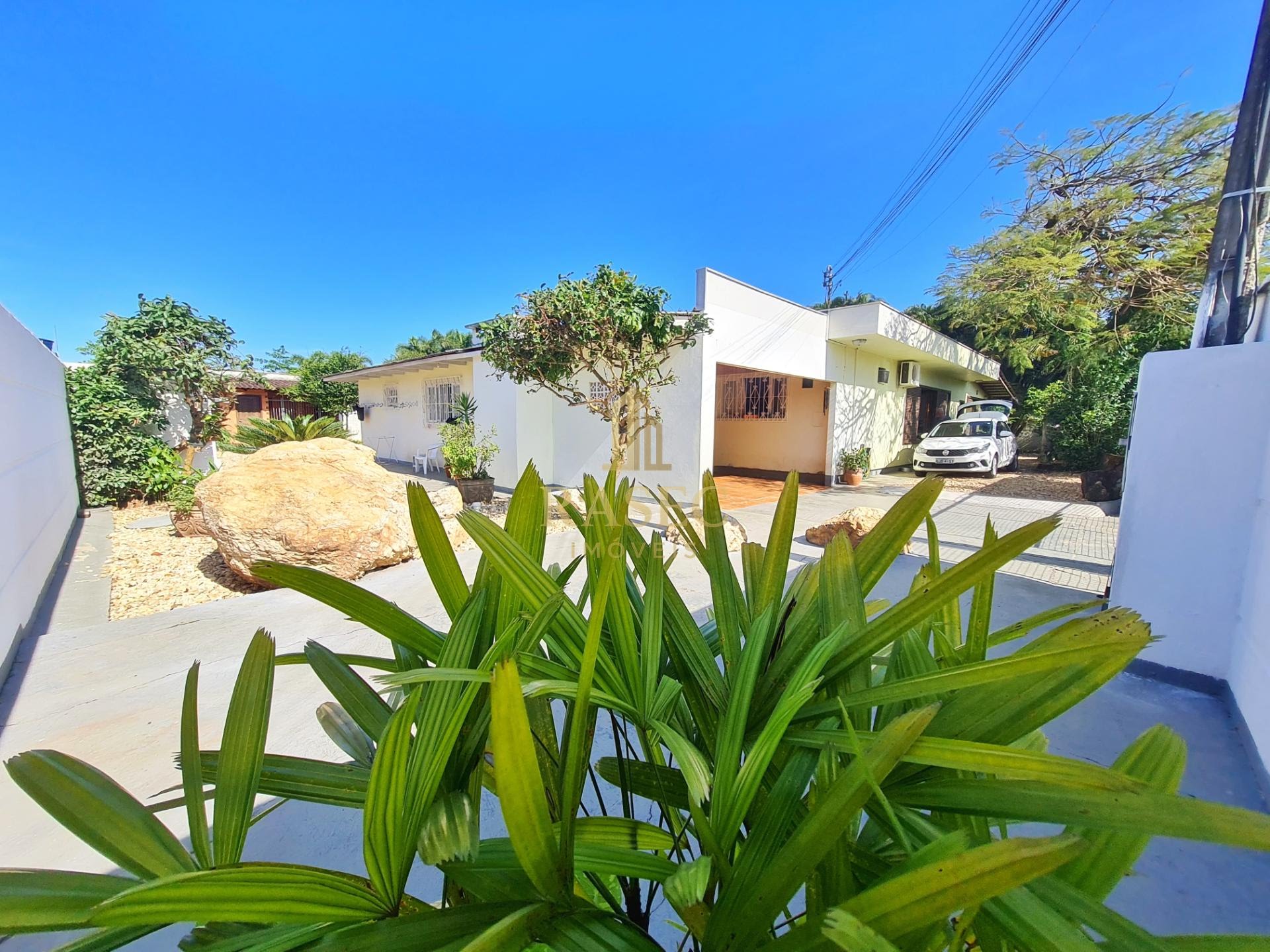 Casa à venda com 4 quartos, 2 banheiros, 2 vagas e 300m² no Jardim Maluche, Brusque — foto principal