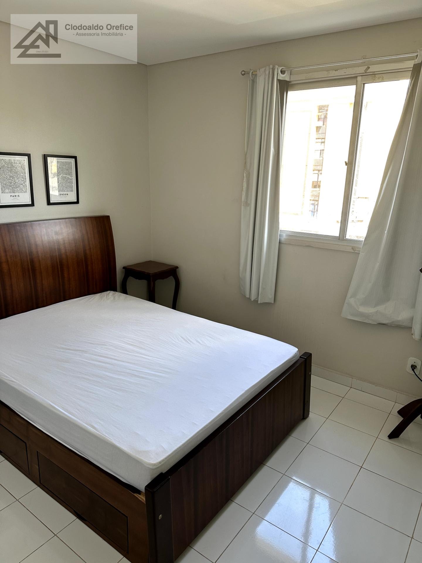 Quarto com Armário 