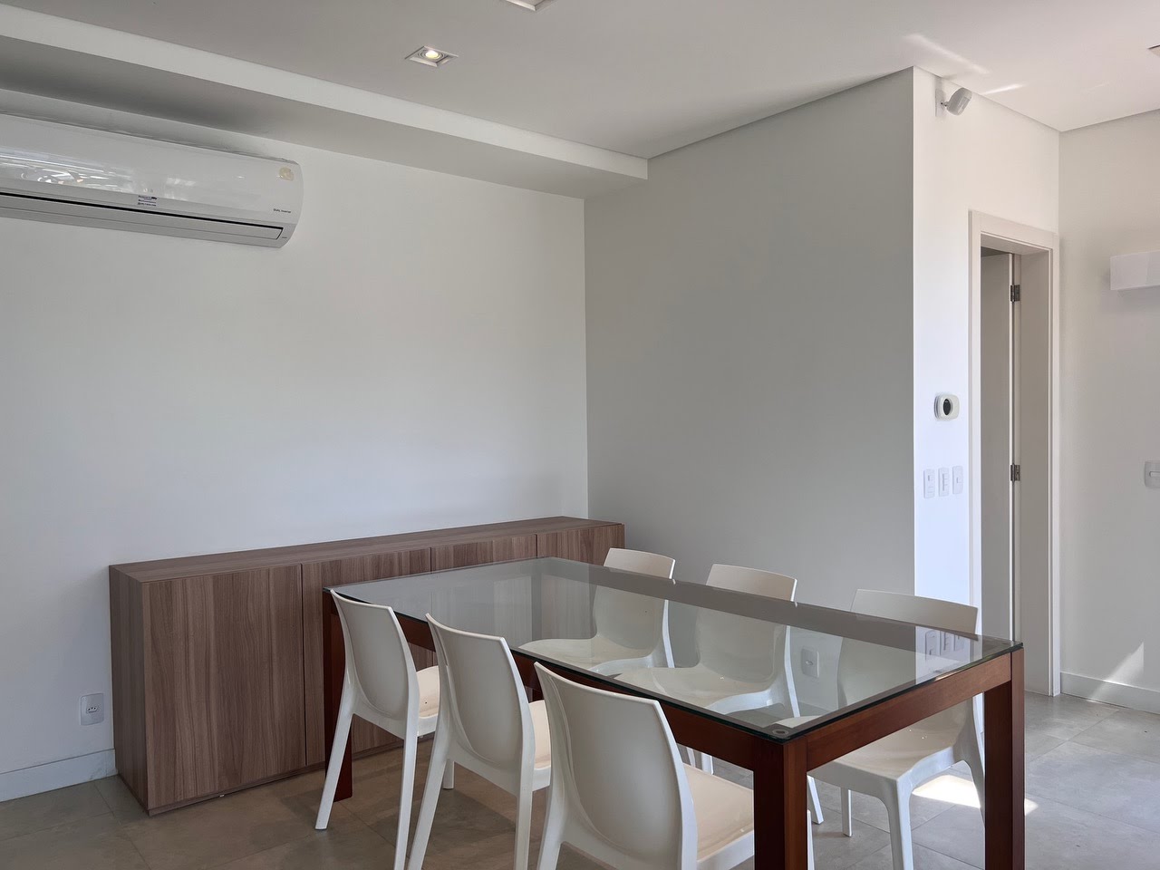 Casa à venda com 2 quartos, 1 suíte, 2 vagas e 180m² no Jurerê, Florianópolis (SC) — foto 14 de 17