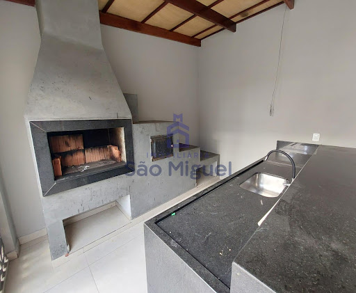 CHURRASQUEIRA,FOGÃO A LENHA E FORNO.