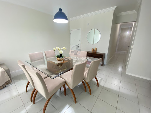 Apartamento 1 suíte e 2 demi com 2 vagas perto da praia