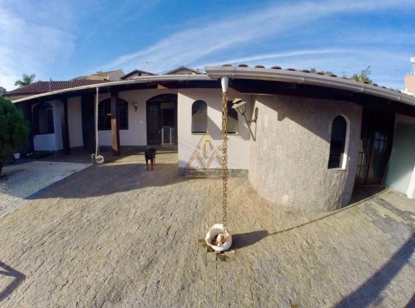 Casa à venda com 4 quartos, 4 banheiros, 2 vagas e 290m² no Velha, Blumenau (SC) — foto 2 de 16