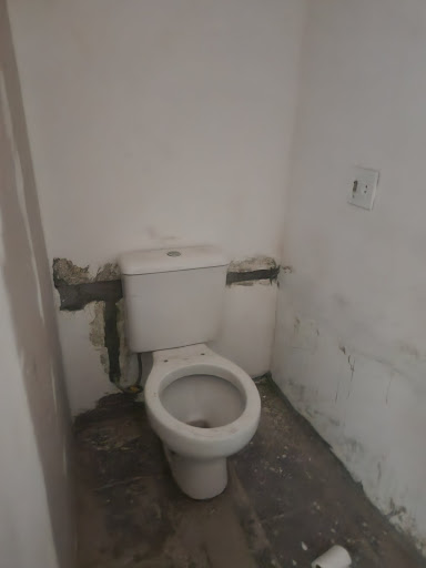 Banheiro da loja do térreo