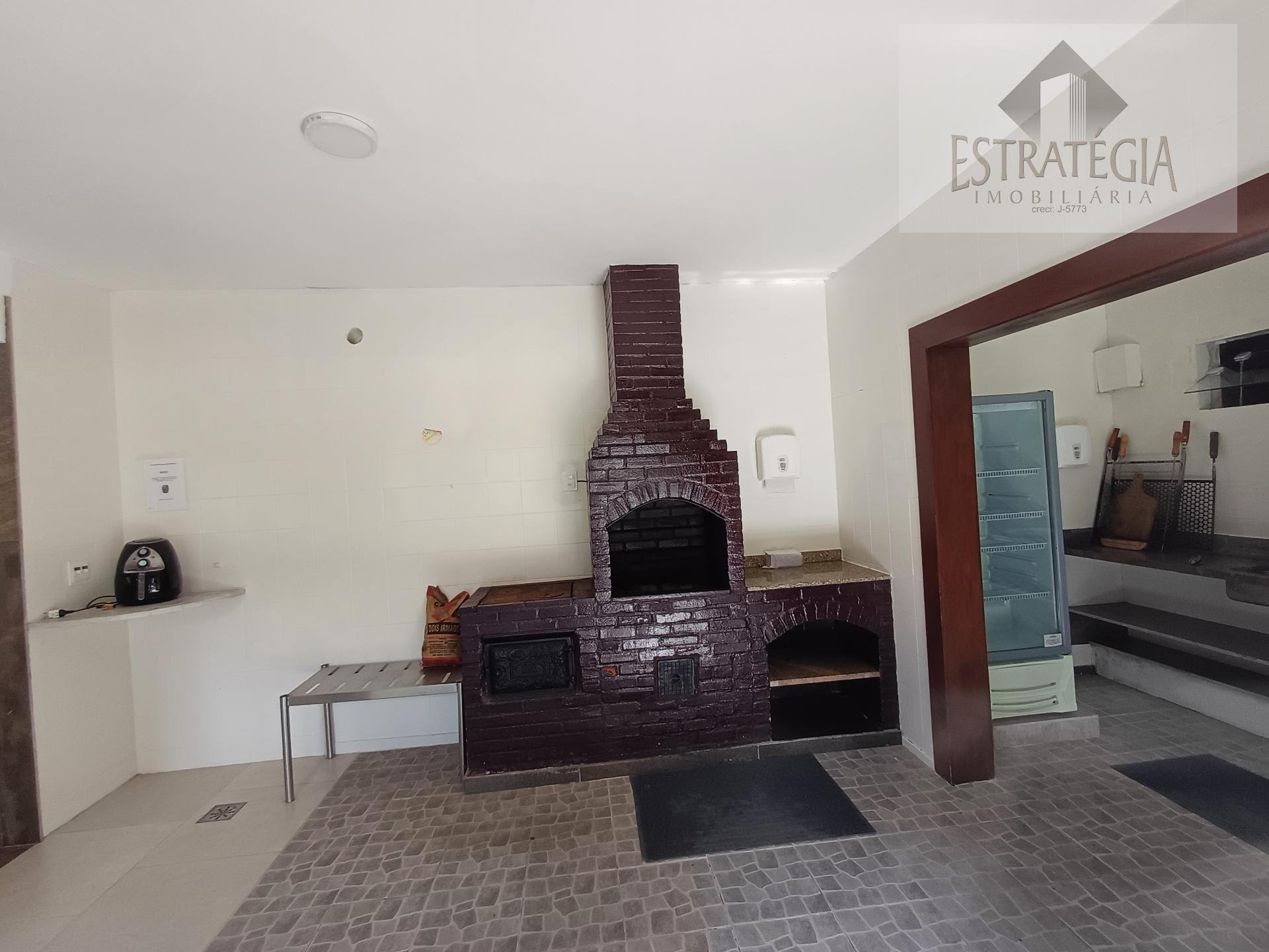 Apartamento à venda com 3 quartos, 1 suíte, 2 vagas e 120m² no Valparaíso, Petrópolis (RJ) — foto 27 de 28