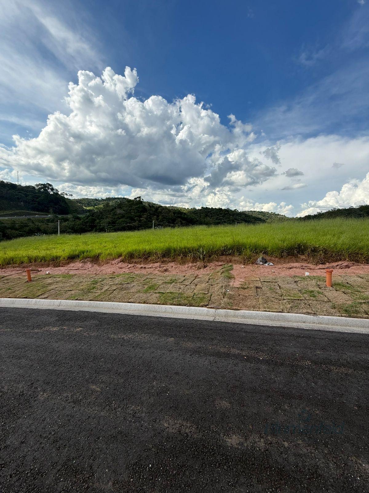 Terreno à venda com 250m² de terreno no São Bento, Arujá — foto principal