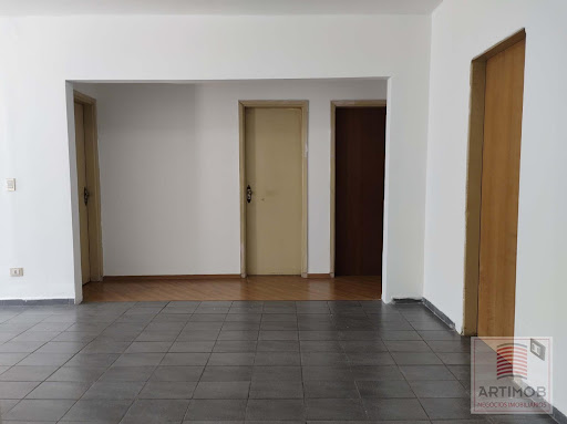 Casa à Venda na Super Quadra Morumbi, 220m², 4 Dorms, R$860 Mil