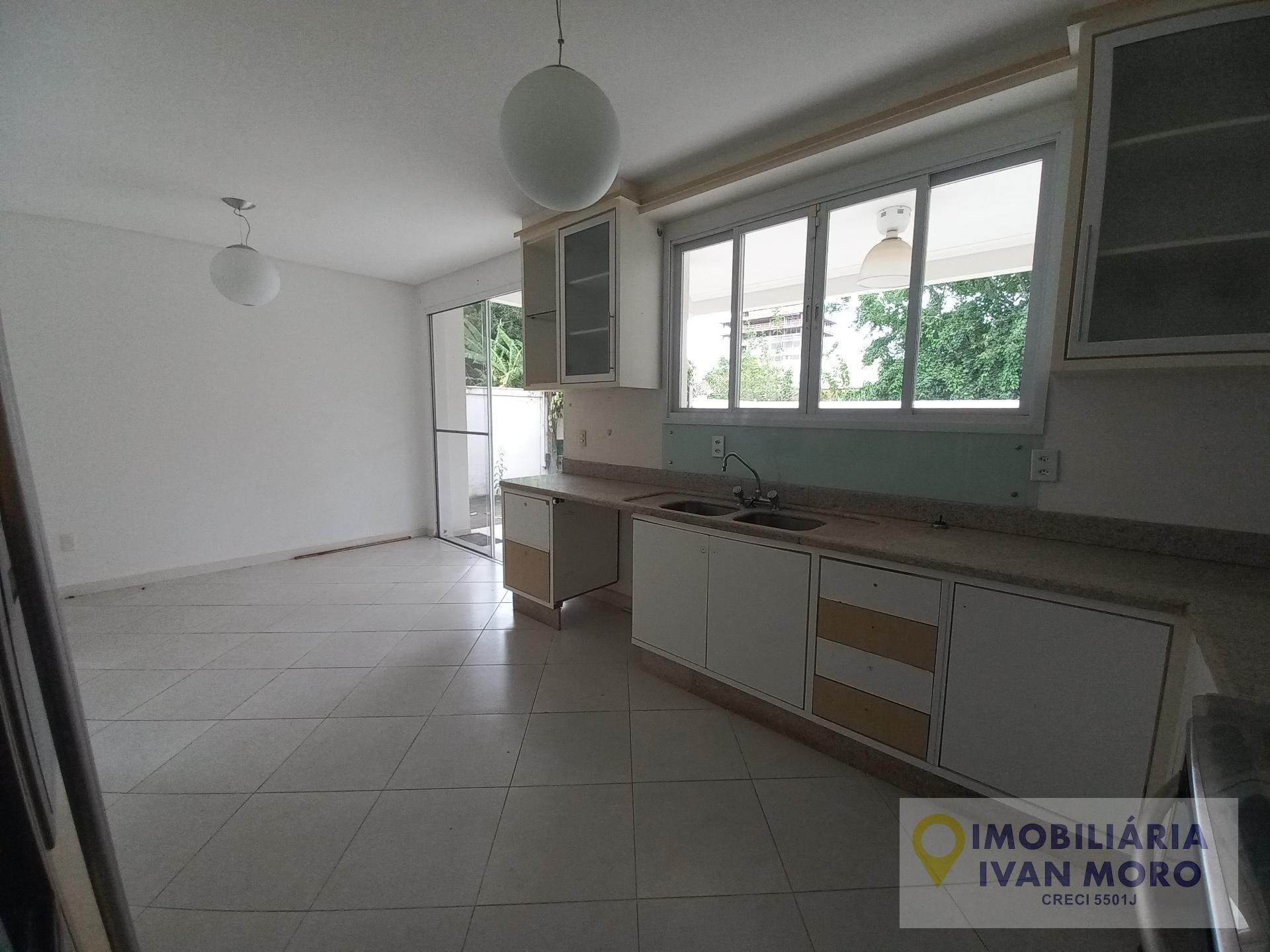 Casa à venda com 5 quartos, 3 suítes, 2 vagas e 286m² no Jurerê, Florianópolis (SC) — foto 21 de 30