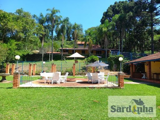 Sítio à Venda em Piedade: 14 Quartos, 1989m², R$2.600.000