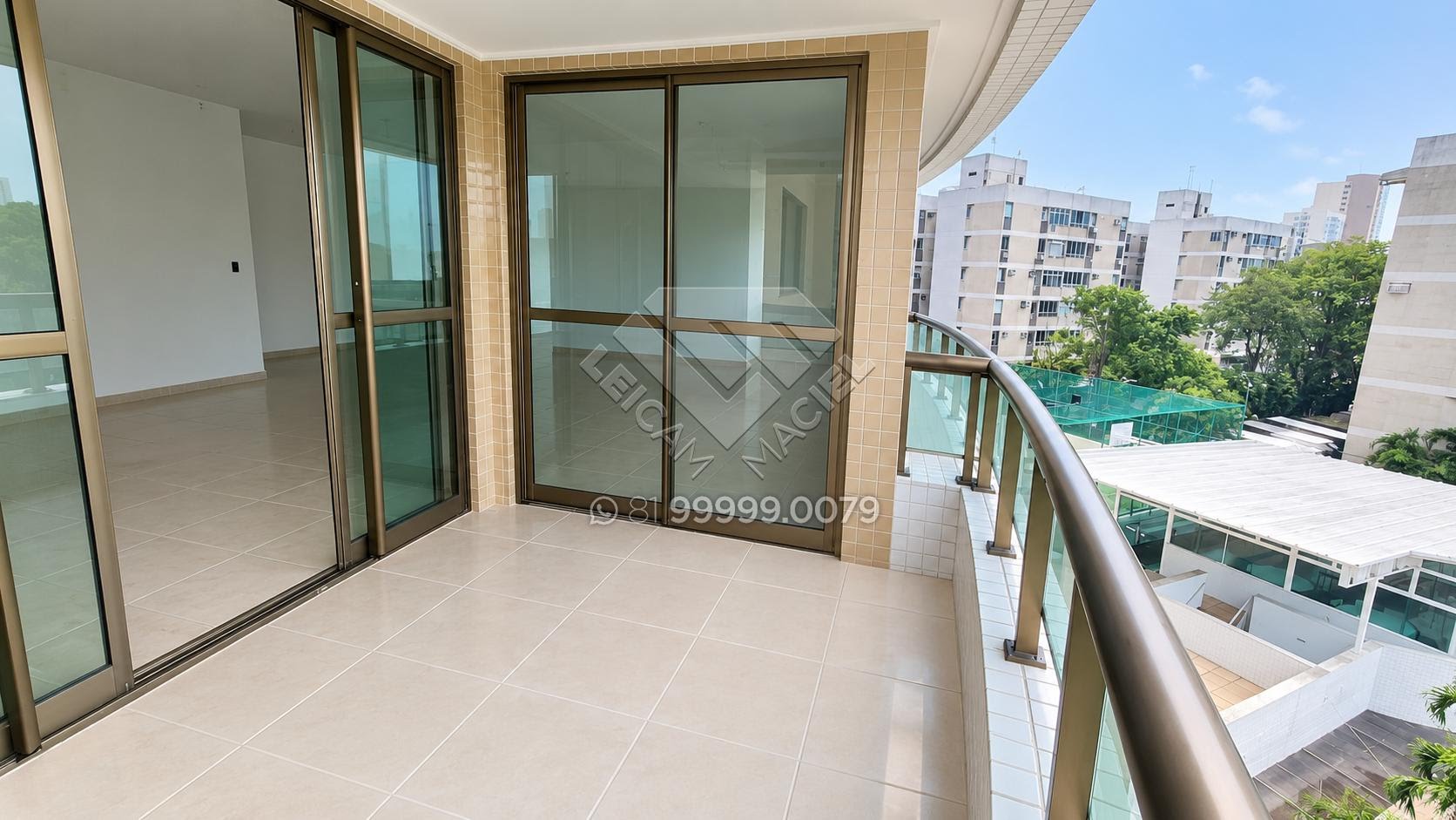 Compre apartamento à venda na Torre, edf. Saint André, com 208m², laser completo, 4 quartos todos suite, 3 vagas de garagem. Agende visita com Leicam Maciel.
