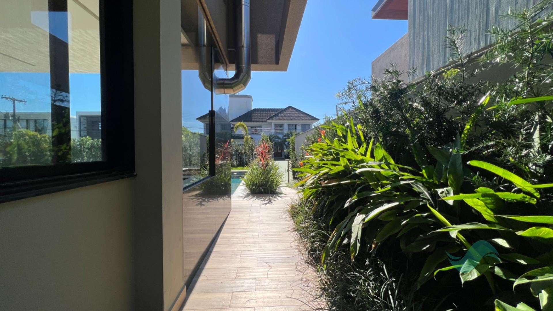 Casa à venda com 1 quarto, 6 suítes, 5 vagas e 600m² no Jurerê Internacional, Florianópolis (SC) — foto 9 de 18