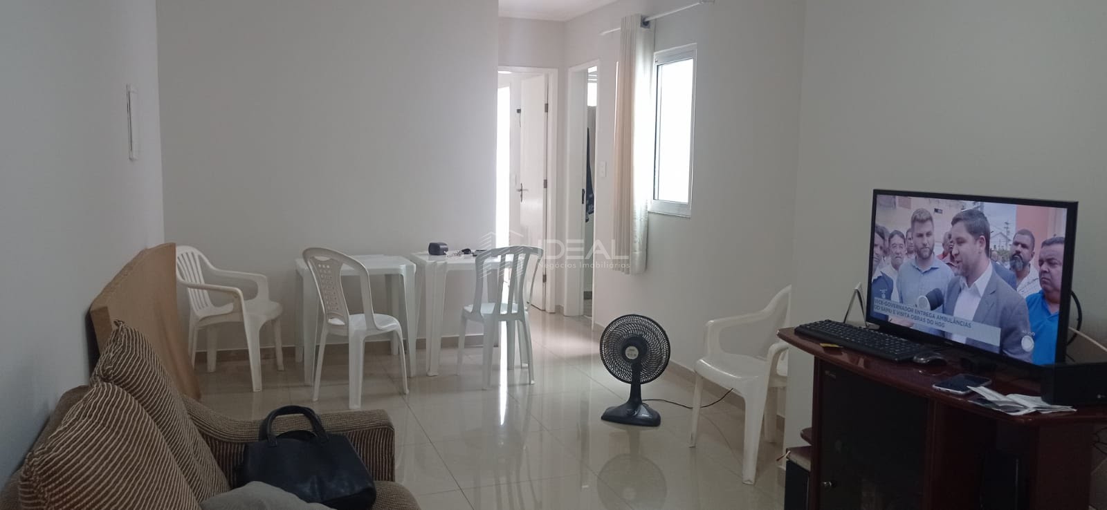 Vendo 04 apartamentos de 01 quarto no centro, sendo 02 com sacada e 02 com pequena área externa de ventilação cod 16414