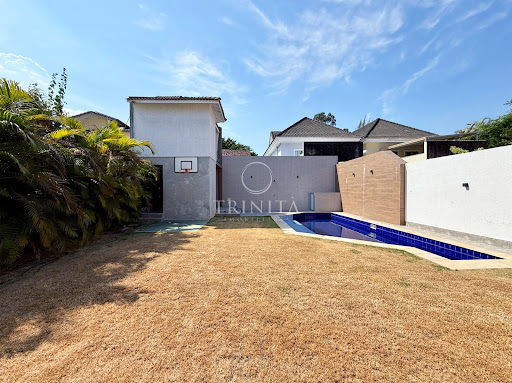 Quintal da casa à venda no condomínio Rio Mar