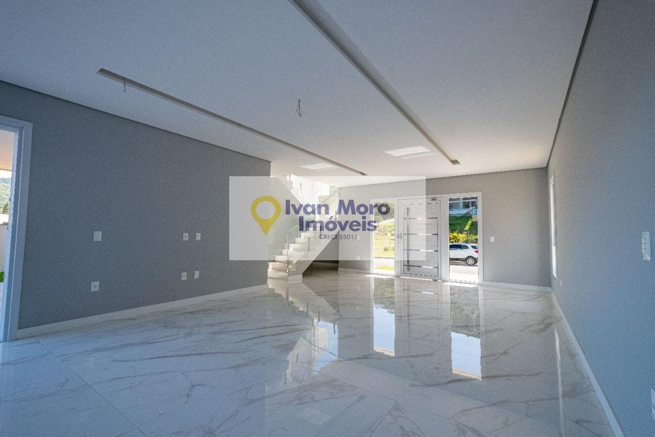Casa à venda com 4 quartos, 4 banheiros, 3 vagas e 378m² no Ingleses Norte, Florianópolis — foto principal