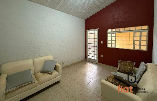 Chácara à Venda em Onça de Pitangui, 3 Quartos, 180m²