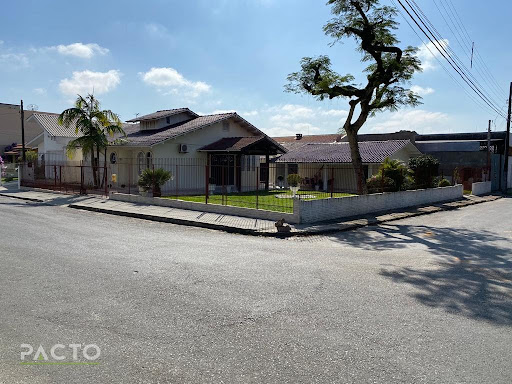 Casa em Cidade Alta -  Araranguá  COM ÓTIMO TERRENO MEDINDO 23,50 X 25,00 