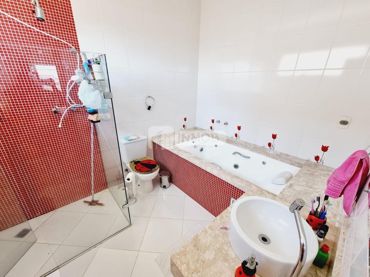 Casa à venda com 4 quartos, 3 suítes, 2 vagas e 270m² no Caminho Novo, Tremembé (SP) — foto 13 de 30