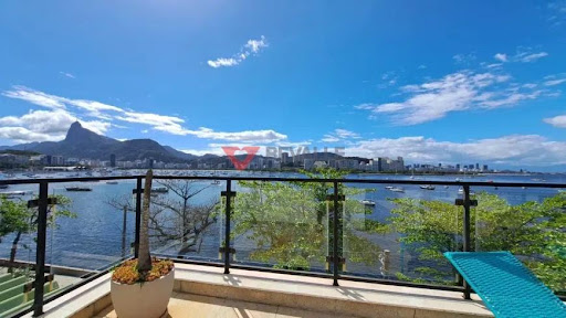 Casa à venda na Urca: 458m², 4 quartos, 2 vagas e lazer