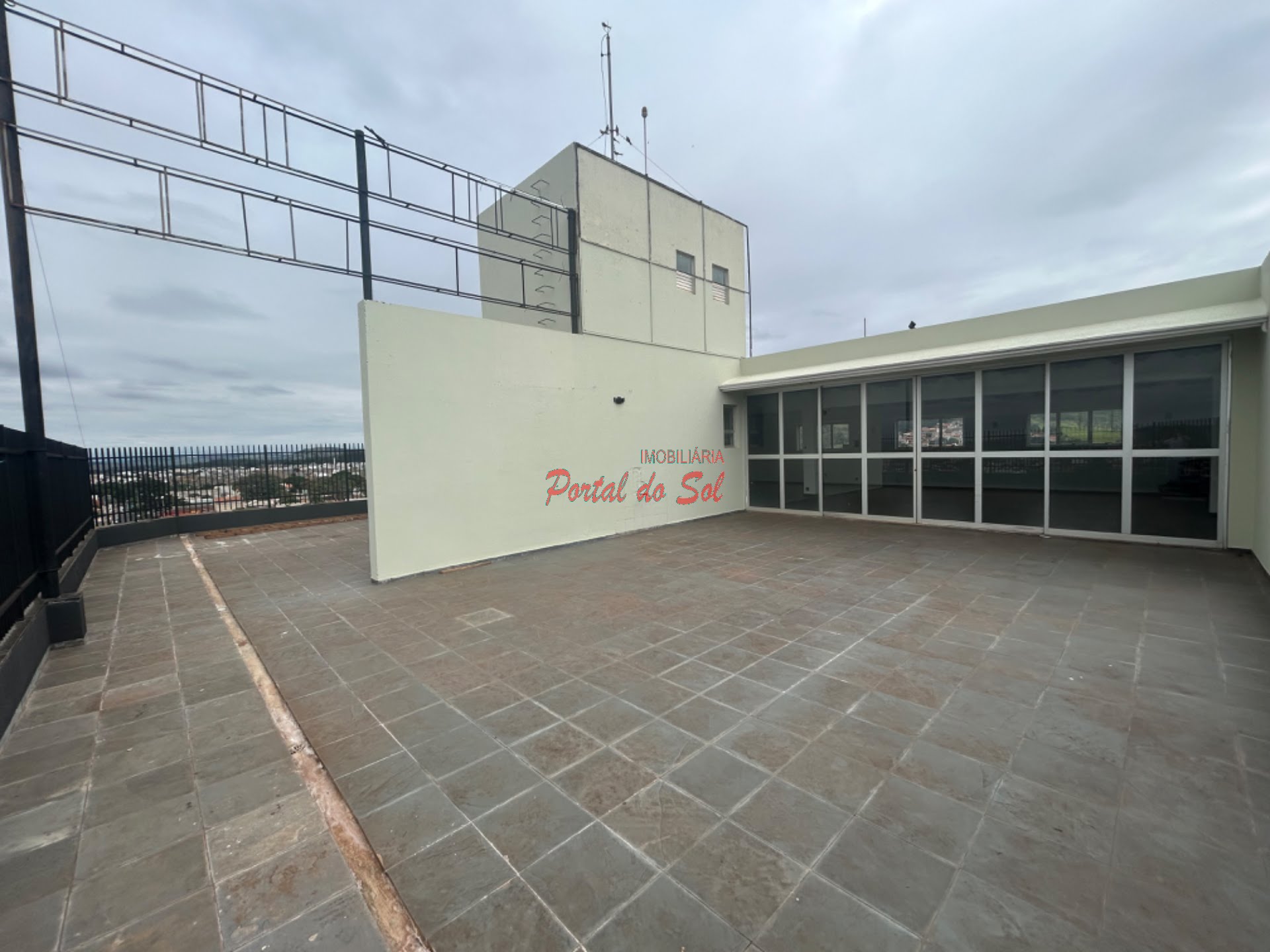 Comercial para alugar com 1 banheiro e 400m² no Centro, Santo Antônio da Platina (PR) — foto 2 de 11