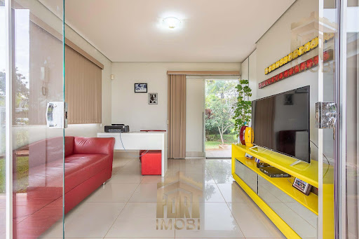 EXCLUSIVIDADE NO LAGO NORTE – CASA TÉRREA COM DESIGN INOVADOR
