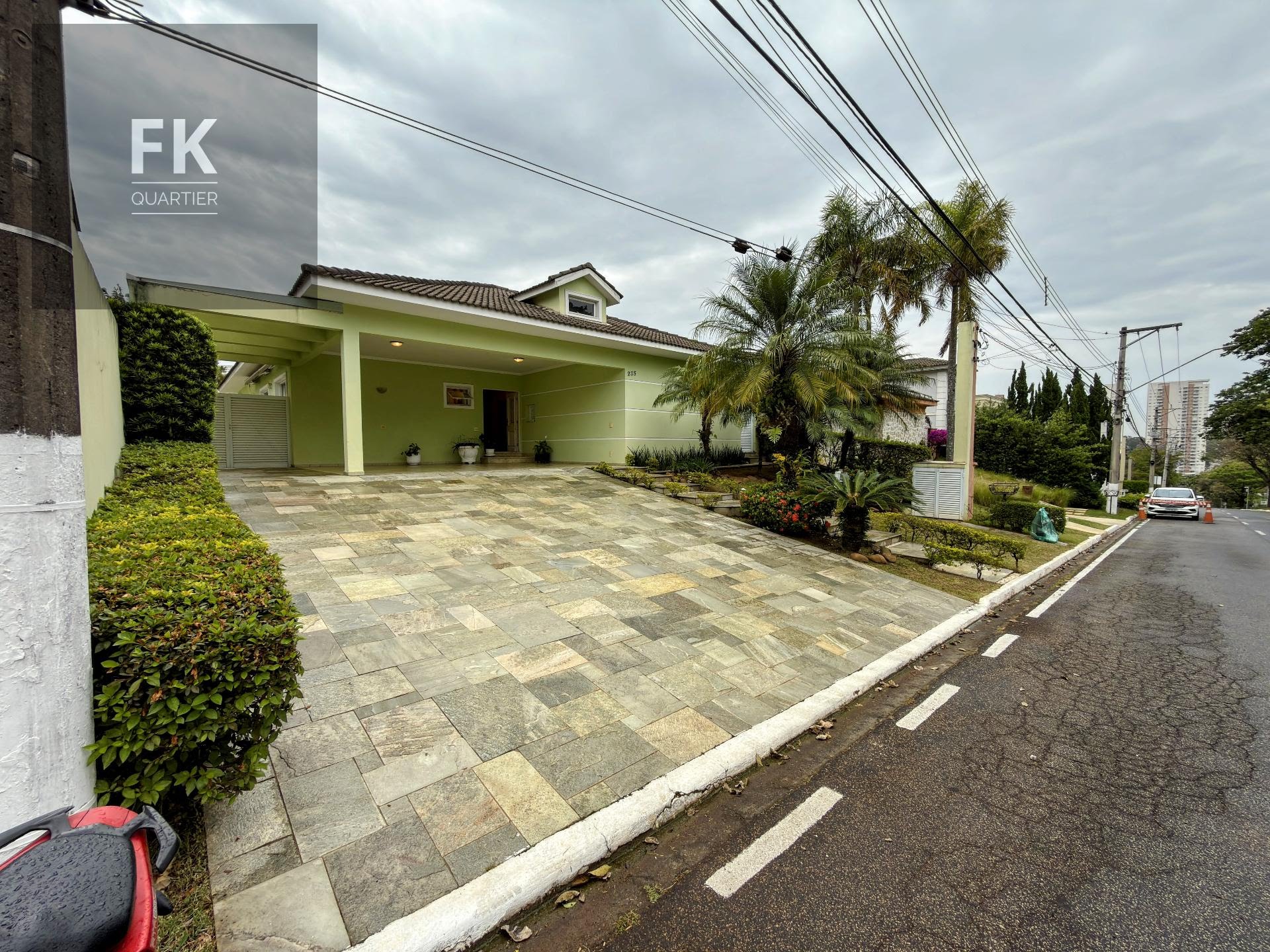Casa para alugar com 4 quartos, 6 banheiros, 4 vagas e 350m² no Tamboré, Santana de Parnaíba — foto principal