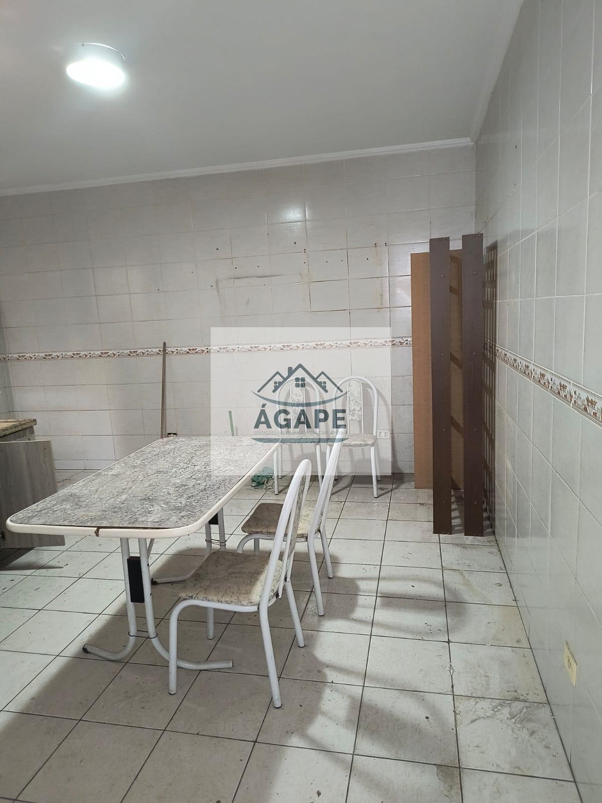 Casa à venda com 3 quartos, 1 suíte, 4 vagas e 250m² no Jardim Saint Moritz, Taboão da Serra (SP) — foto 10 de 30