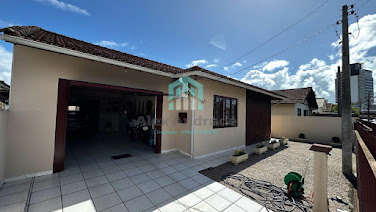 Casa à Venda em Universitários, Biguaçu: 3 Quartos, 150m², Suíte