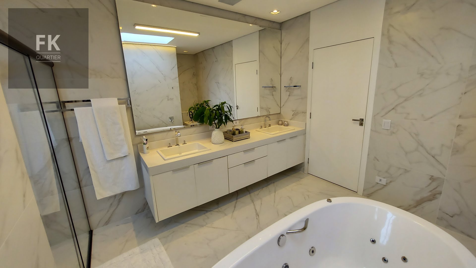 Casa à venda com 4 quartos, 4 suítes, 6 vagas e 462m² no Alphaville Residencial Dois, Barueri (SP) — foto 17 de 30
