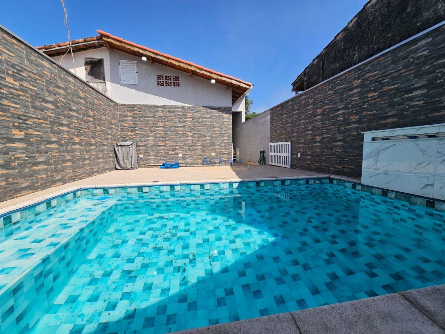 Casa à venda com 3 quartos, 2 banheiros, 2 vagas e 120m² no Solemar, Praia Grande — foto principal