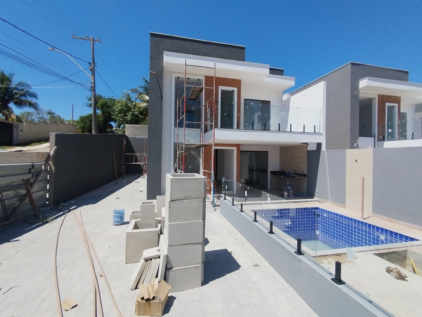 Casa à venda com 3 quartos, 1 suíte, 1 vaga e 200m² no Colinas, Rio das Ostras (RJ) — foto 2 de 8