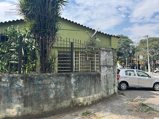 Frente para Dr. Ferreira da Luz 