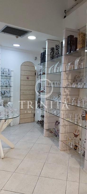 interiorloja2-barrasquare-trinitaimoveis.jpg