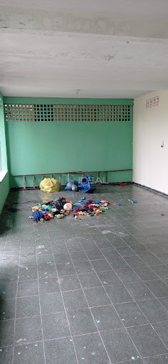 Ótima casa para fins residenciais ou comerciais, toda gradeada, com 3 quartos, 02 banheiros, sala cozinha, garagem para 02 carros cód. 15906