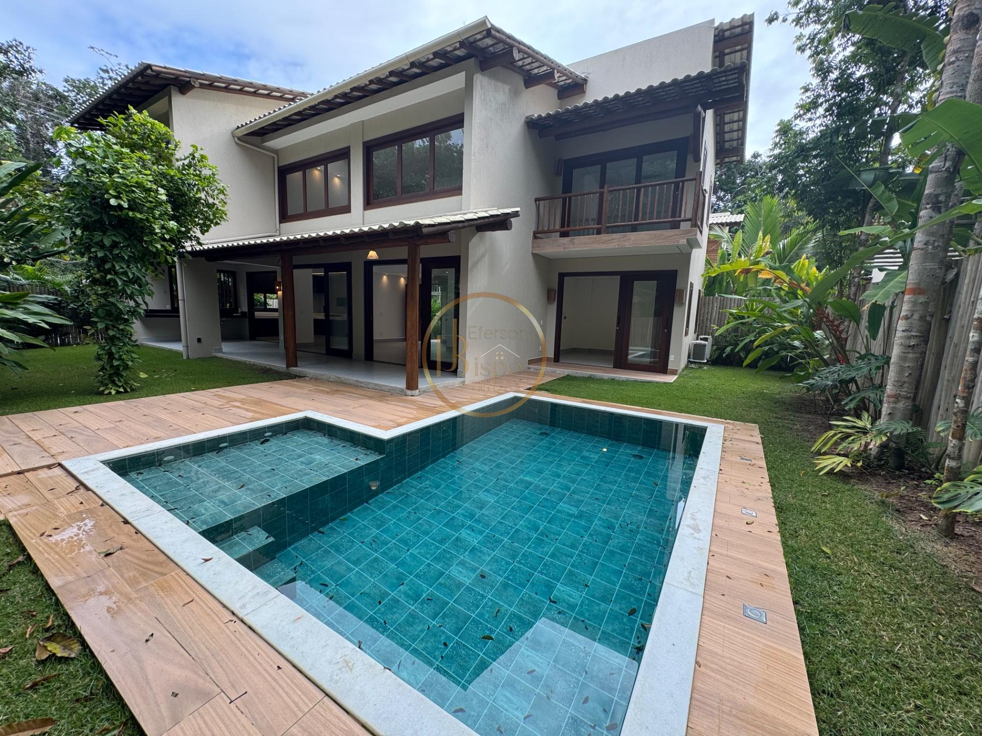 Casa à venda com 4 quartos, 5 banheiros, 2 vagas e 230m² no Arraial D'ajuda, Porto Seguro — foto principal