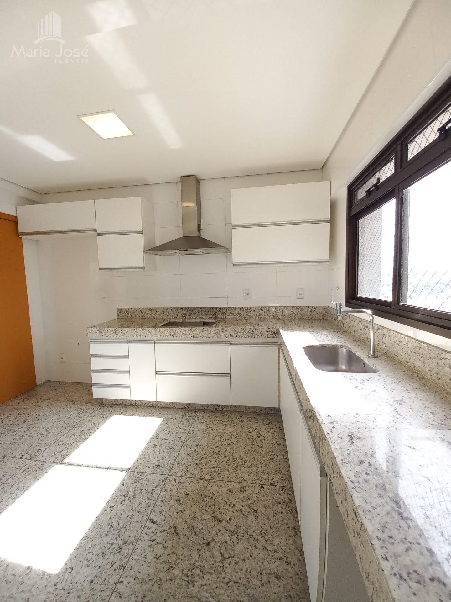 Cobertura à venda com 3 quartos, 3 suítes, 4 vagas e 160m² no Centro, Sete Lagoas (MG) — foto 13 de 30
