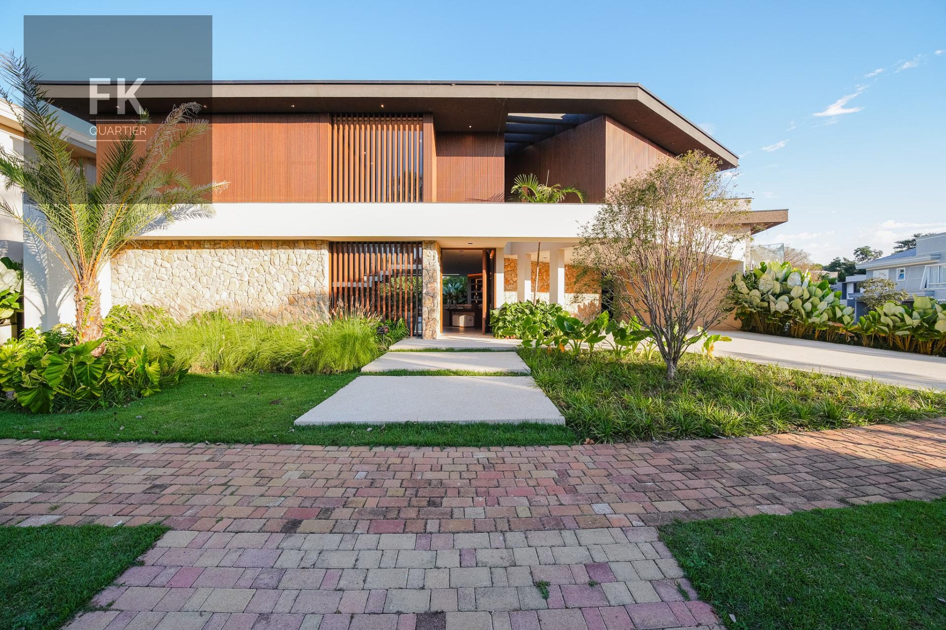 Casa à venda com 4 quartos, 7 banheiros, 4 vagas e 500m² no Alphaville, Santana de Parnaíba — foto principal