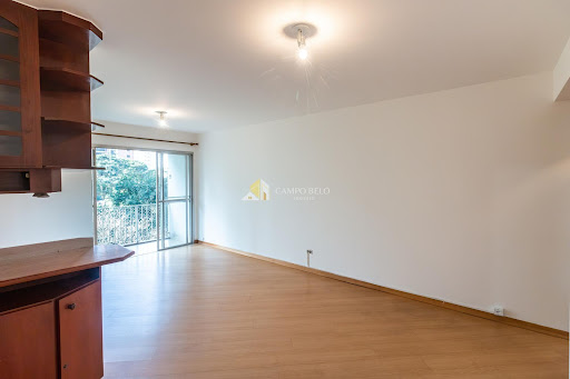 Apartamento no Campo Belo com 3 dormitórios sendo 1 suíte, 3 banheiros, 2 vagas, varanda, vista livre, ótima localização, locação 95m² 