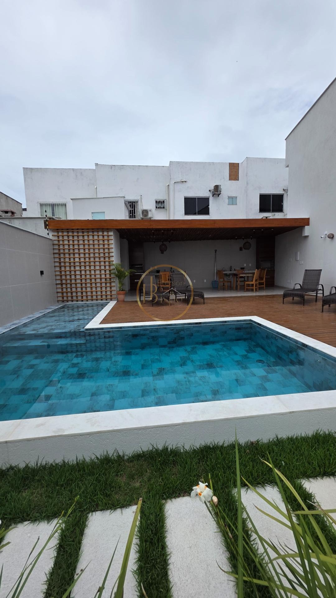 Apartamento à venda com 3 quartos, 2 banheiros, 2 vagas e 100m² no Alto Taperapuan, Porto Seguro — foto principal