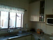 COZINHA COM ARMÁRIOS PLANEJADOS