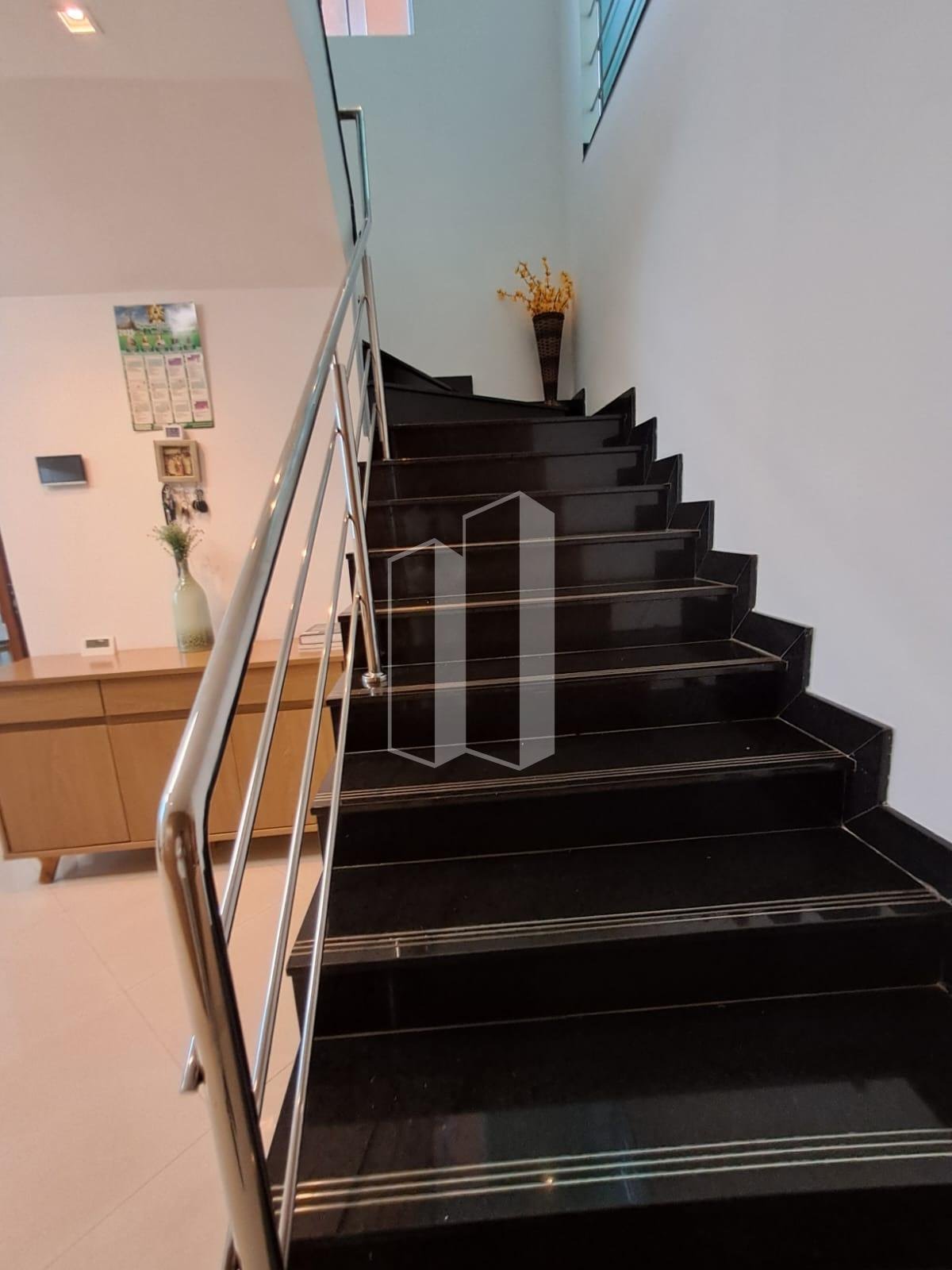 Casa à venda com 5 quartos, 4 suítes, 5 vagas e 370m² no Jardim Planalto, Goiânia (GO) — foto 17 de 30