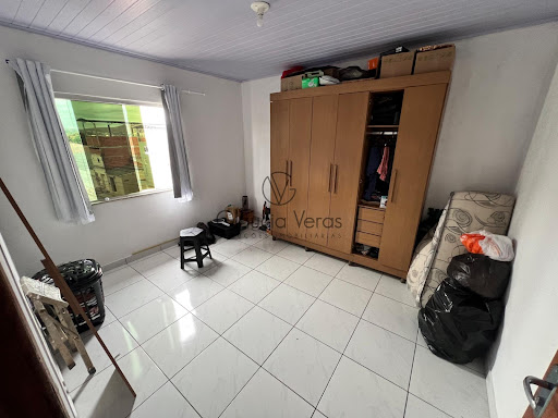 Vendo prédio com 04 moradias e um ponto comercial