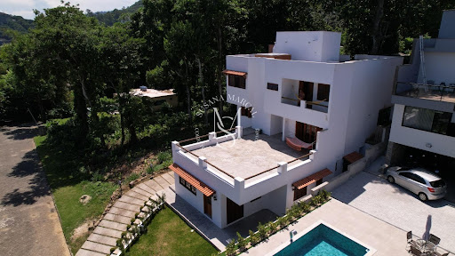 Preço de Oportunidade! 398 m², Duas Casas em Uma – Village das Conchas