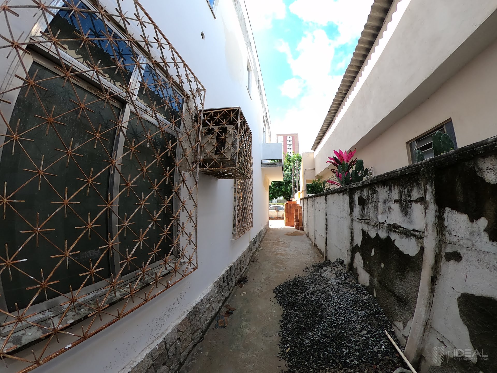 Casa comercial para locação em Campos dos Goytacazes, RJ. 