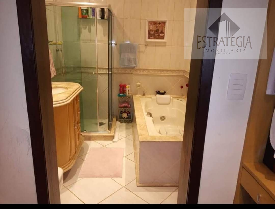 Casa à venda com 5 quartos, 2 suítes, 6 vagas e 440m² no Valparaíso, Petrópolis (RJ) — foto 16 de 30