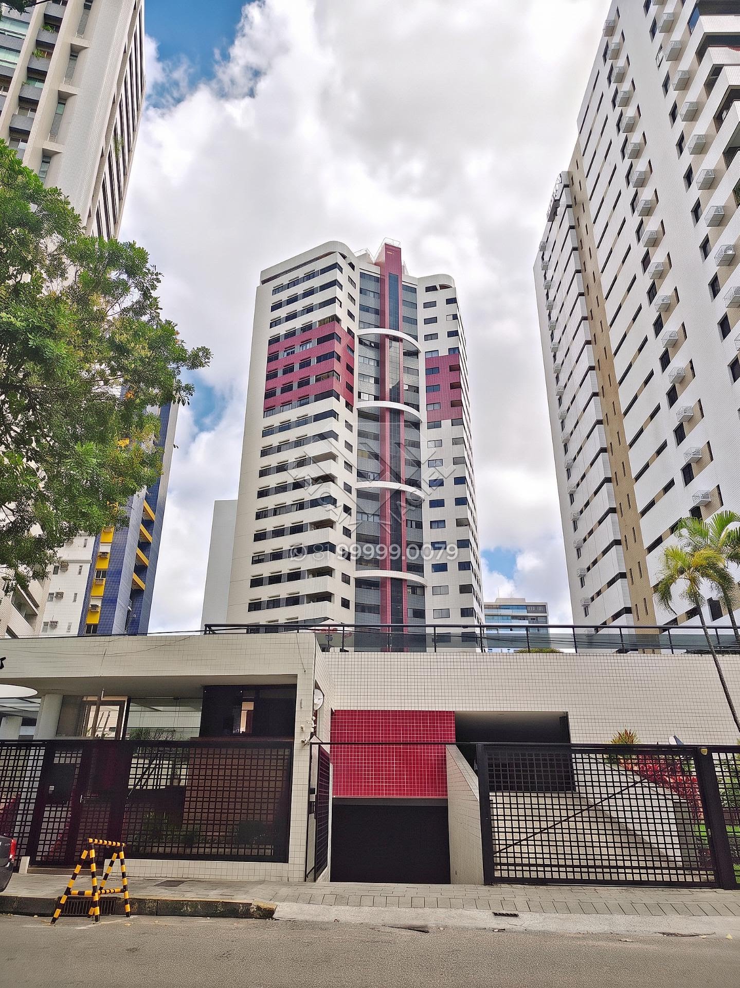 Apartamento reformado à venda na Jaqueira, 125m², andar alto, varanda gourmet integrada, 3 quartos (2 suítes) e 3 vagas. Agende sua visita com Leicam Maciel!