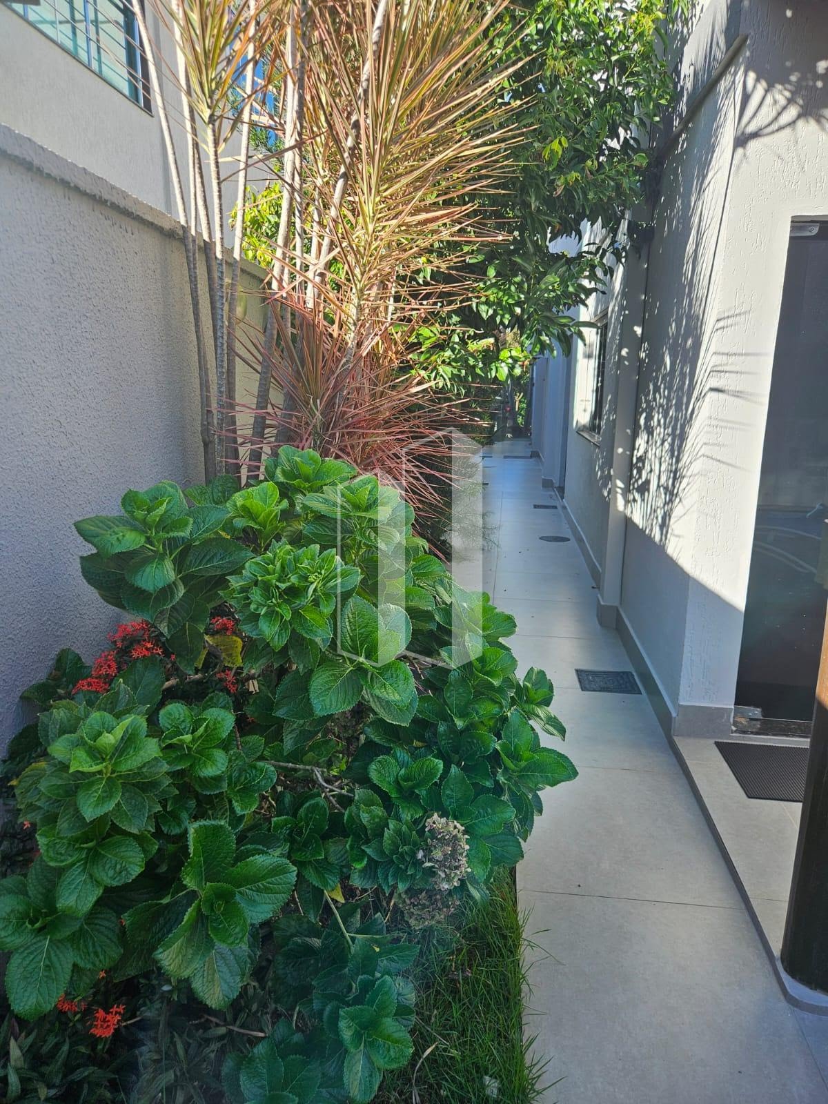 Casa à venda com 4 quartos, 4 suítes, 4 vagas e 247m² no Loteamento Portal do Sol II, Goiânia (GO) — foto 15 de 16
