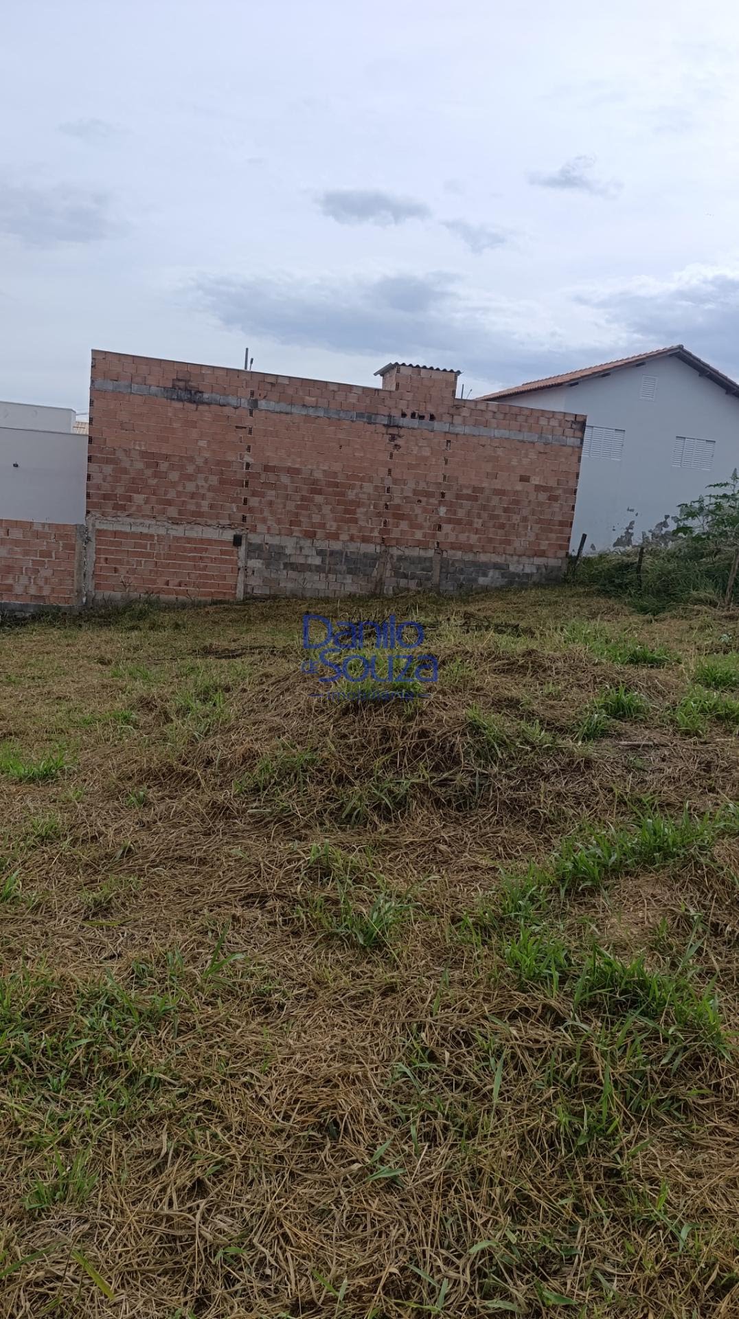 Terreno à venda com 240m² de terreno no Pão de Açúcar, Araxá (MG) — foto 2 de 3