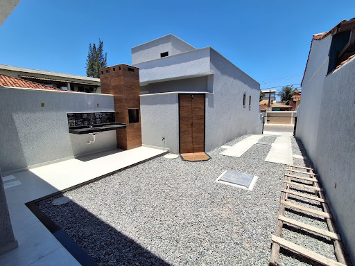 Encante-se com esta excelente oportunidade em Jardim Campomar, Rio das Ostras! Um imóvel pensado para quem busca conforto, praticidade e uma localização estratégica, perfeito para viver com qualidade 