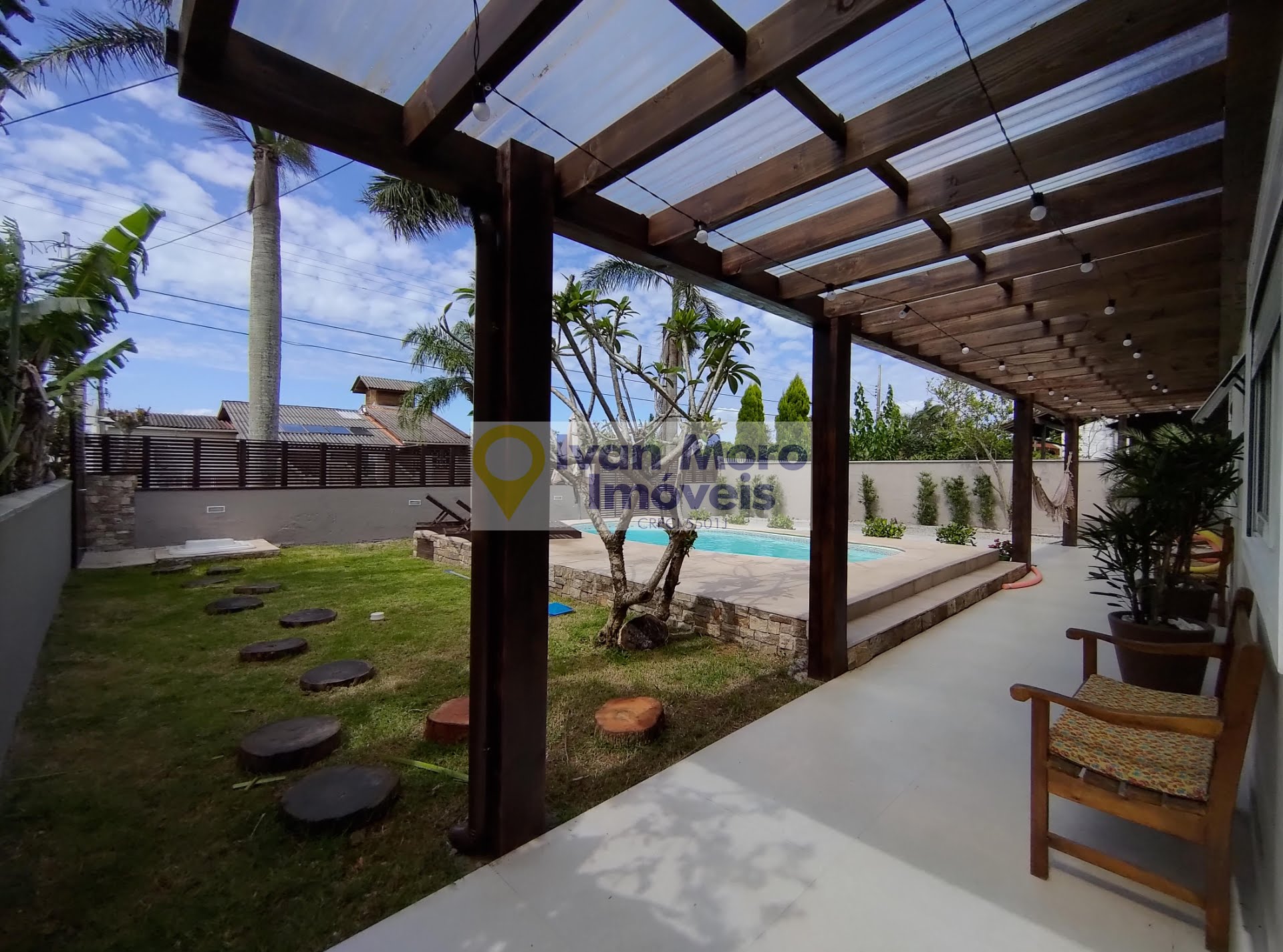 Casa para alugar com 4 quartos, 1 suíte, 4 vagas e 250m² no Daniela, Florianópolis (SC) — foto 9 de 30