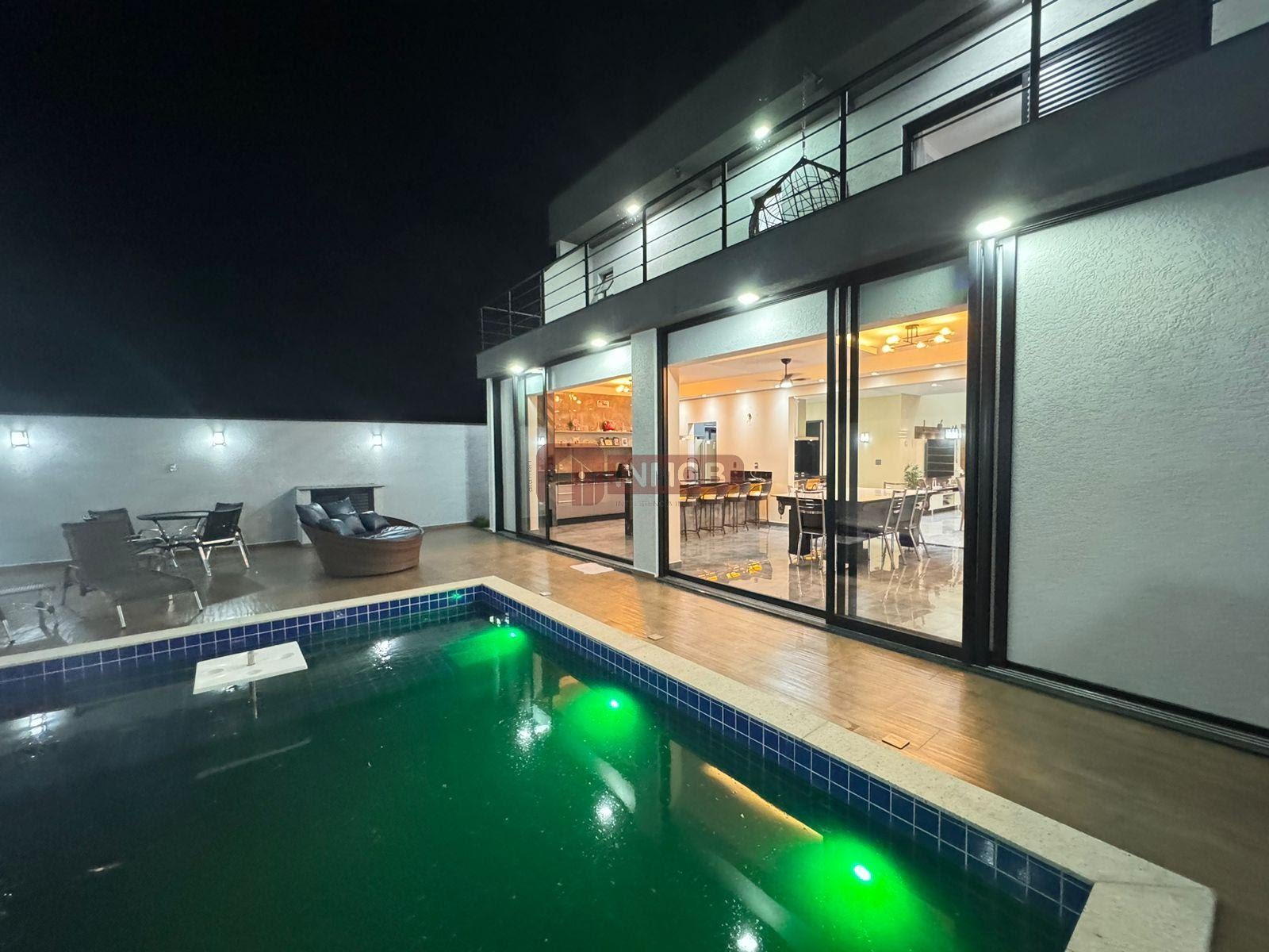 Casa à venda com 3 quartos, 2 suítes, 2 vagas e 267m² no Loteamento Residencial Parque das Araucárias, Tremembé (SP) — foto 25 de 30