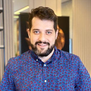 Corretor {{listing Broker().name}}